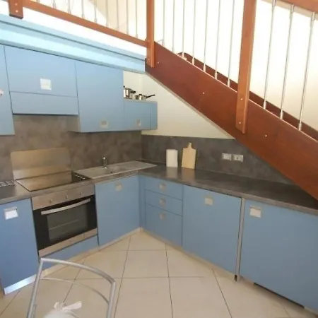 Апартаменти Studio 2 Personnes Joli Studio Calme Avec Mezzanine En Plein Centre Ville.